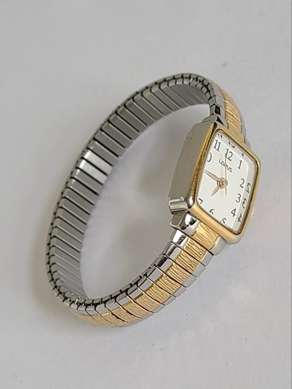 Vintage LORUS Women's Two-Tone Gold Silver Square Face Japan Quartz Watch - Picture 2 of 12